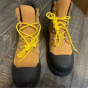 Womens timberland boots size 9.5
